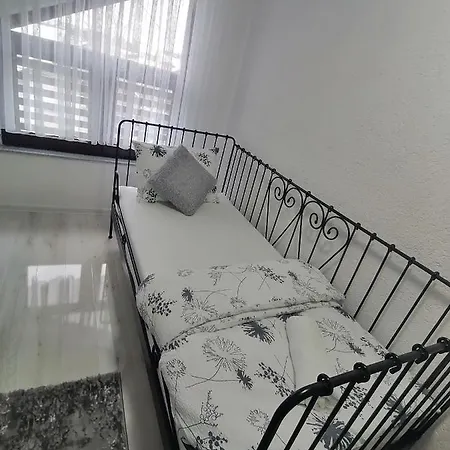 Slap Apartment *